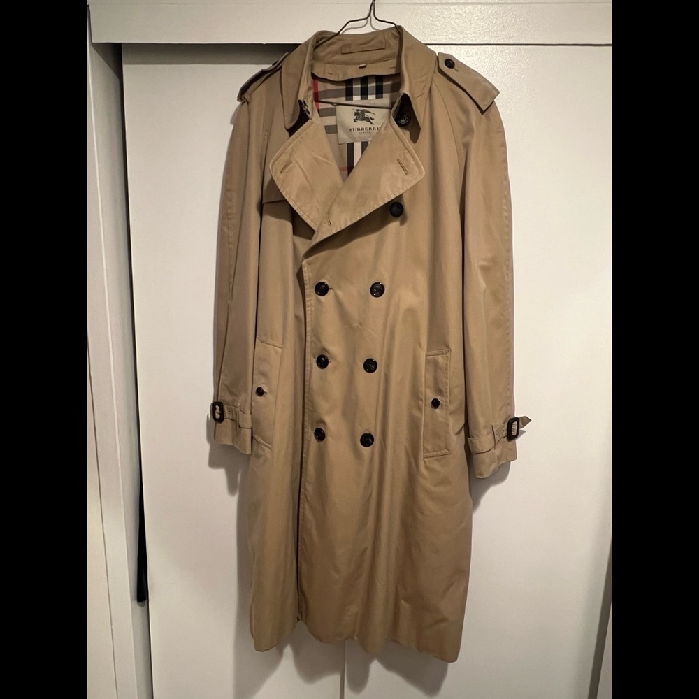 Men’s Burberry Trenchcoat EXCELLENT/LIKE NEW size 46L.